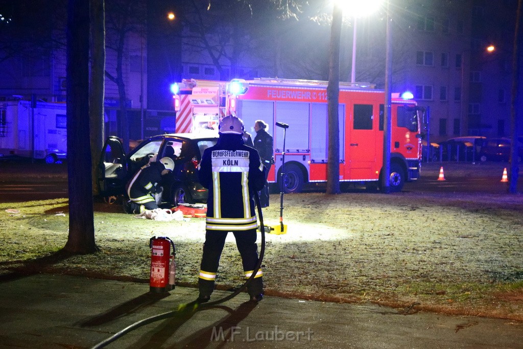 VU PKW Baum Koeln Deutz Deutz Kalkerstr P10.JPG - Miklos Laubert